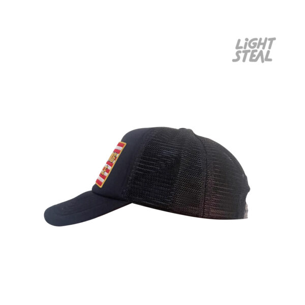 Wrong Hole Trucker Hat In Einem Atem